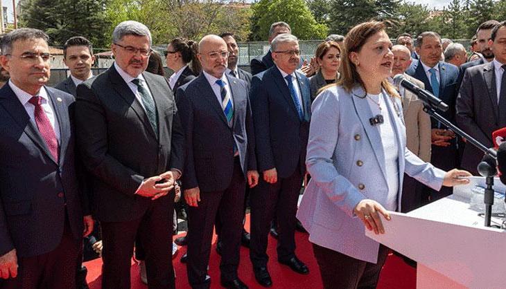 Afyonkarahisar'da yeni dönem! Burcu Köksal mehterle karşılandı