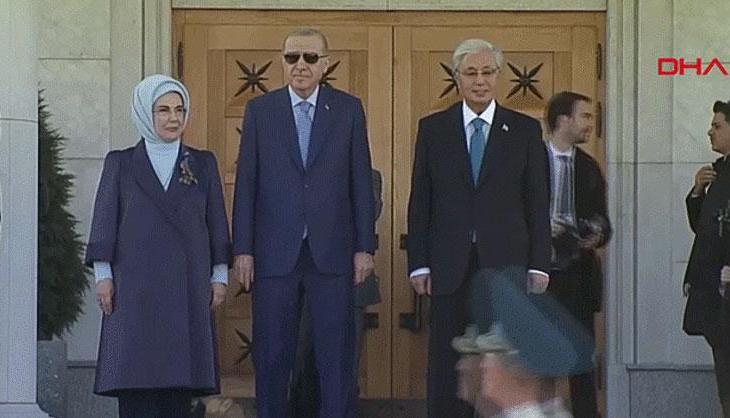 Cumhurbaşkanı Erdoğan Kazakistan'da! Tokayev resmi törenle karşıladı