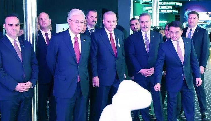 Cumhurbaşkanı Erdoğan, 'Astana Alem AI Yapay Zeka Merkezi'ni ziyaret etti