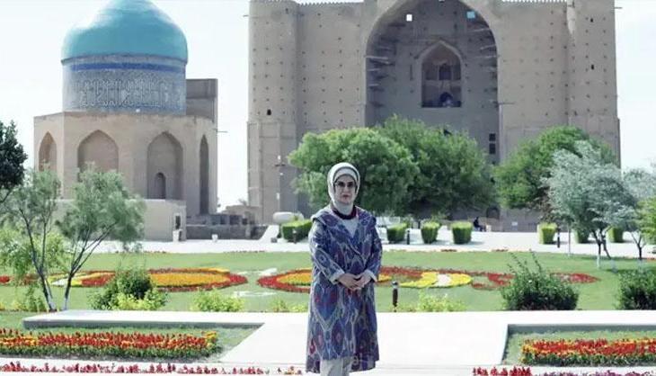 Emine Erdoğan, Türkistan'da Hoca Ahmet Yesevi Türbesi'ni ziyaret etti
