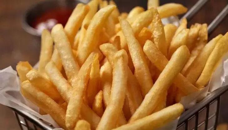 Çıtır çıtır patates kızartmasının sırrı! Böyle yapınca yağ çekmiyor, dışı çıtır içi yumuşacık oluyor!