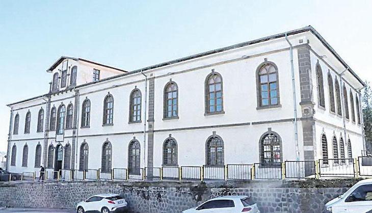 Diyarbakır'a kadın dokunuşu! Bir eli tarihte bir eli mutfakta