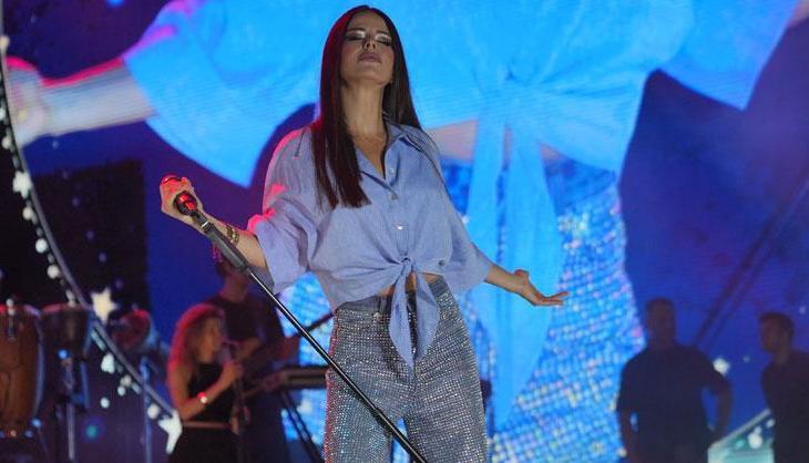 Van'da Simge Sağın rüzgarı! Sevenlerine unutulmaz bir gece yaşattı