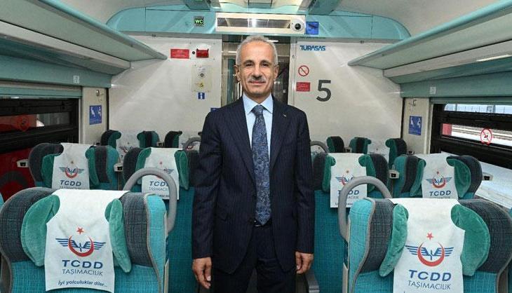 Bakan Uraloğlu duyurdu: Bilet bulamayan yolcu ‘yer açıldı' bildirimiyle haberdar olacak