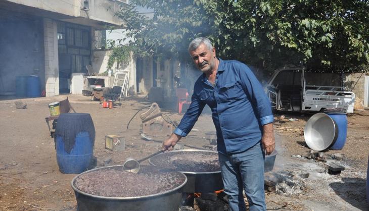 Bağlardan kazanlara uzanan gelenek! 8 kilo üzümden 1 kilo çıkıyor! Gaziantep’in meşhur pekmezinde yoğun mesai başladı
