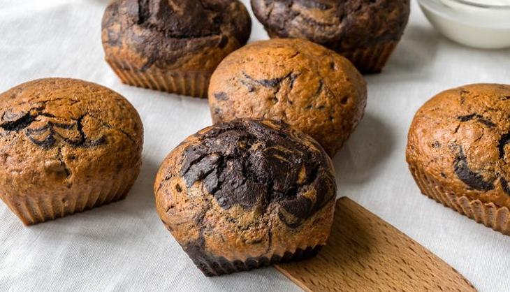 Kararan muzları sakın çöpe atmayın: Bulut gibi yumuşacık iki renkli muffin tarifi ve püf noktaları