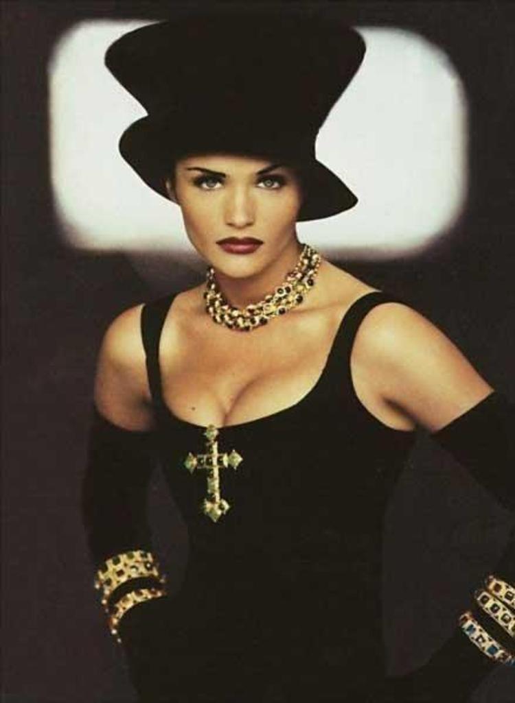 Helena Christensen - Magazin Haberleri