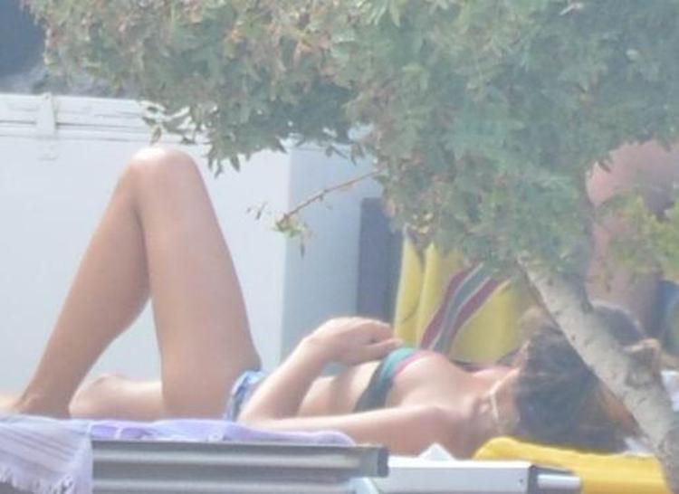 Berrak Tüzünataçtan bikini açıklaması