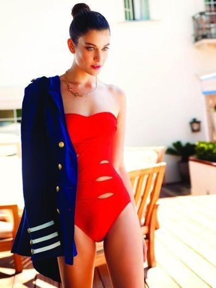 Berrak Tüzünataçtan bikini açıklaması