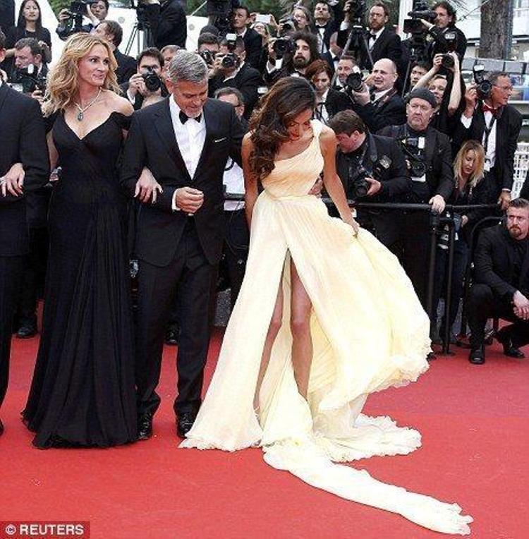 Cannes kırmızı halı geçidi sürüyor