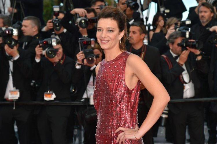 Cannes kırmızı halı geçidi sürüyor