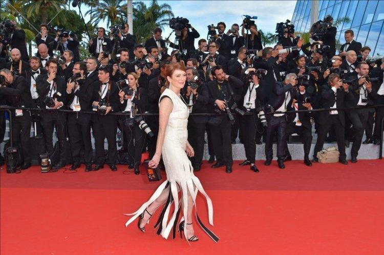 Cannes kırmızı halı geçidi sürüyor