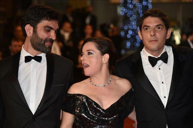 Cannes kırmızı halı geçidi sürüyor