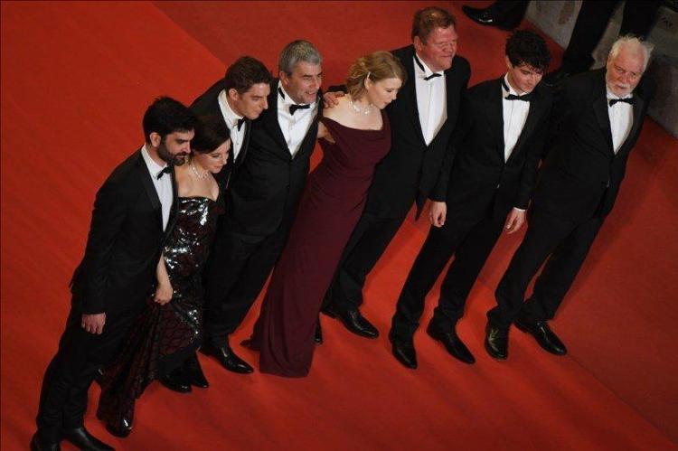 Cannes kırmızı halı geçidi sürüyor