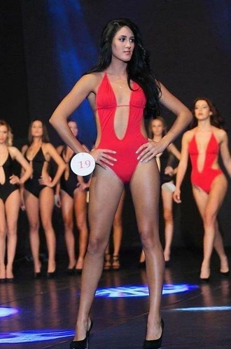 Survivorın eski yarışmacısı Sahra sosyal medyayı sallıyor