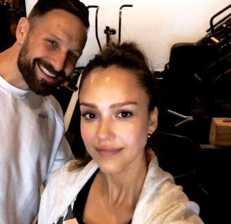 Jessica Alba’nın fit vücudunu bakın neye borçlu