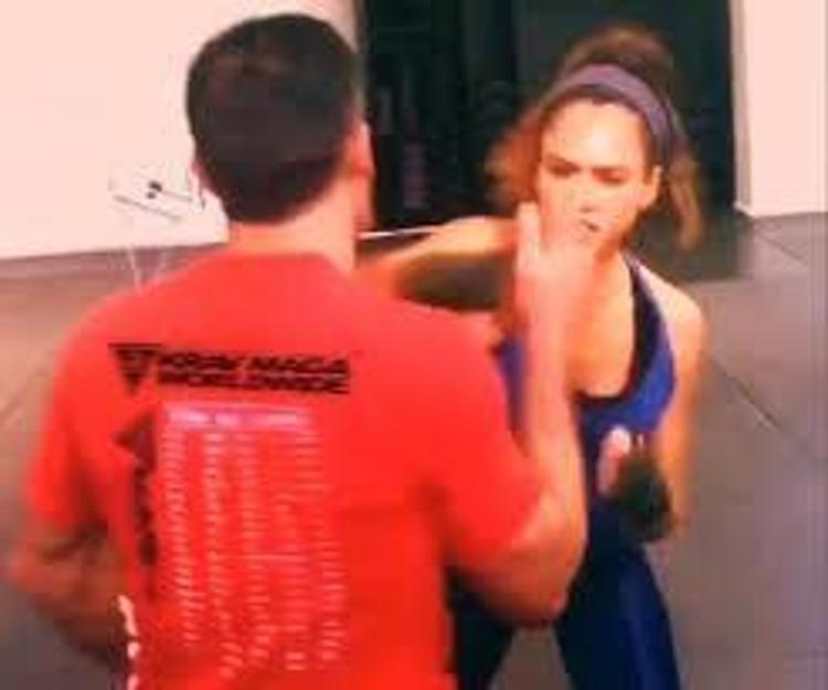 Jessica Alba’nın fit vücudunu bakın neye borçlu