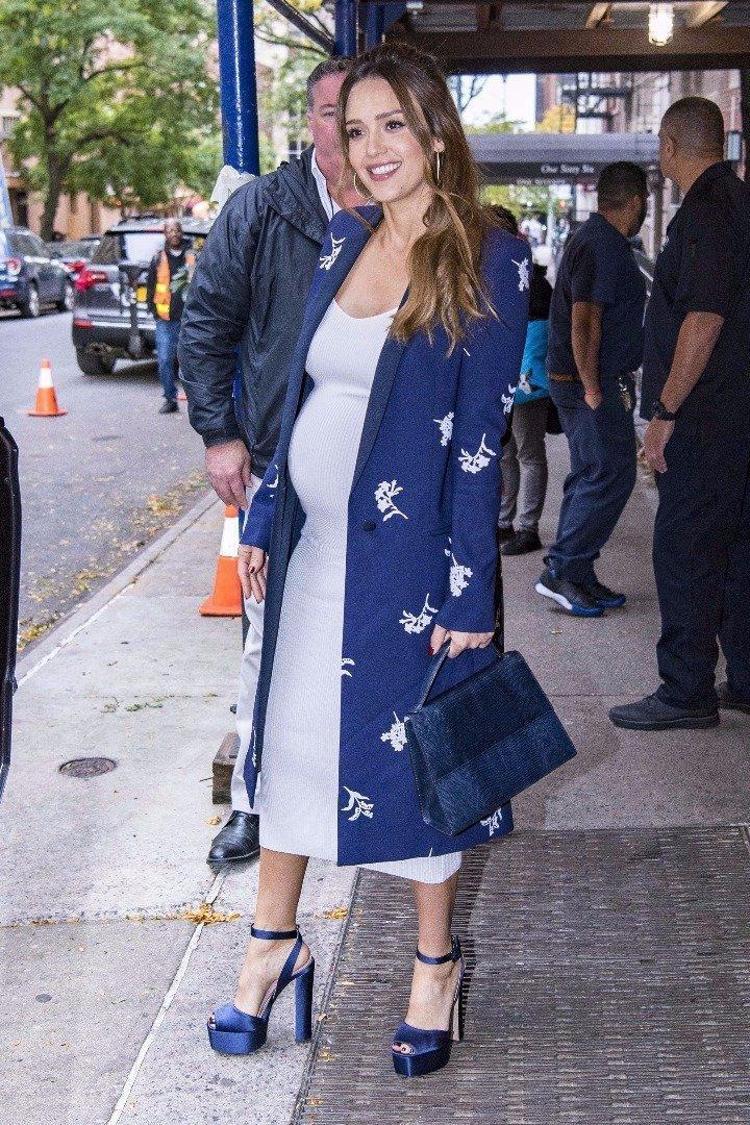 Jessica Alba bebeğinin cinsiyetini eğlenceli bir şekilde duyurdu