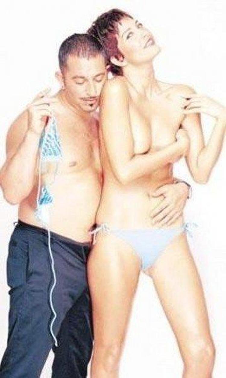 Deniz akkaya çıplak