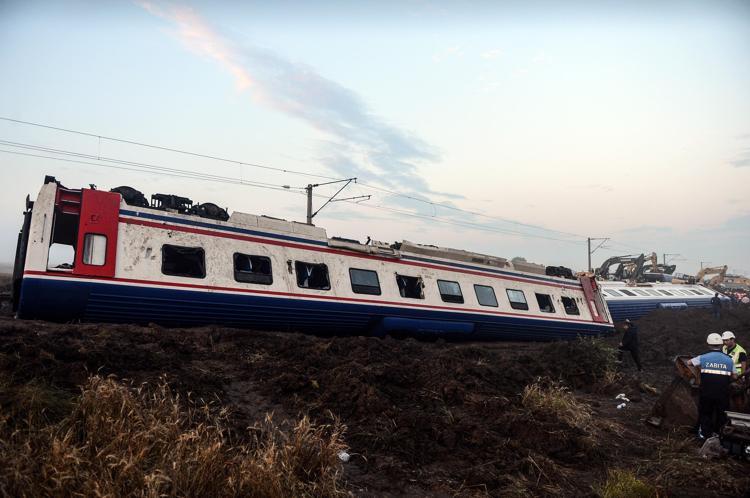 Tekirdağ Çorludaki tren kazasından görüntüler