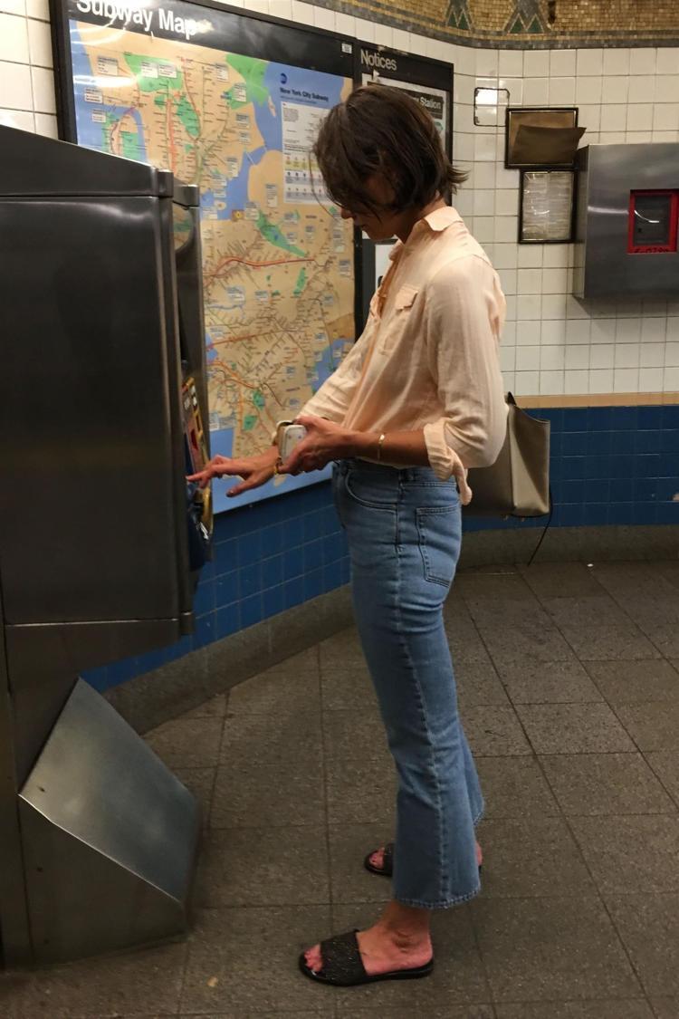Katie Holmes metroda görüntülendi