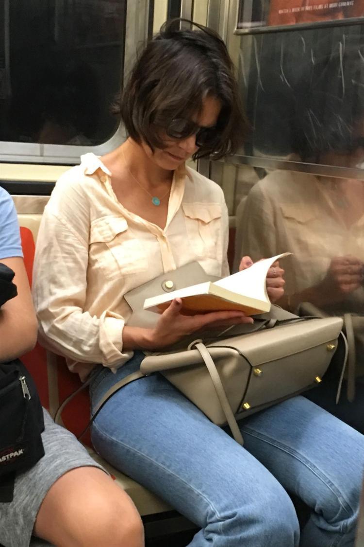 Katie Holmes metroda görüntülendi