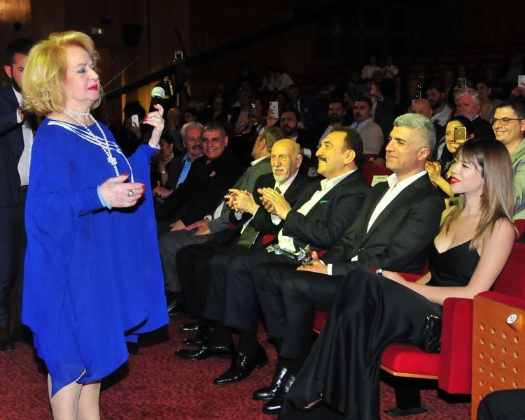 Efsaneyi ödülle andılar