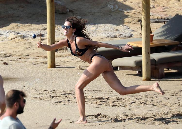 Izabel Goulart ve Kevin Trappin aşk tatili