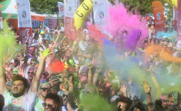 İstanbul’da renkli koşu festivali