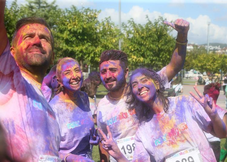 İstanbul’da renkli koşu festivali