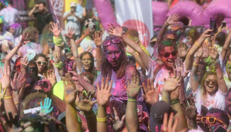 İstanbul’da renkli koşu festivali