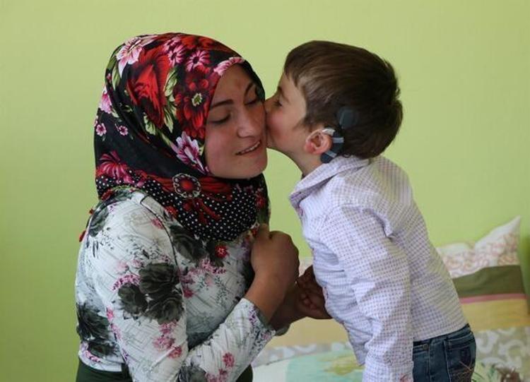 Biyonik kulaklık takılan minik Yusuf un ilk sözleri bunlar oldu