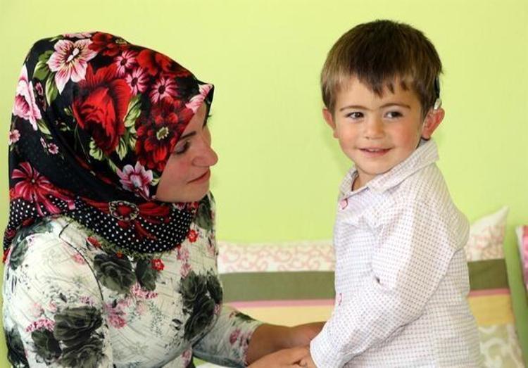 Biyonik kulaklık takılan minik Yusuf un ilk sözleri bunlar oldu