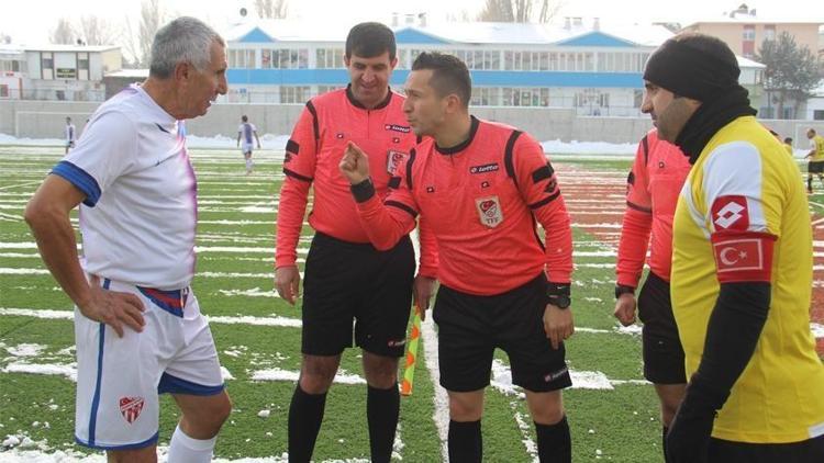 71 yaşındaki futbolcu Şerif Kunt kısa vadeli planlar yapıyor: 1 yıllık imza