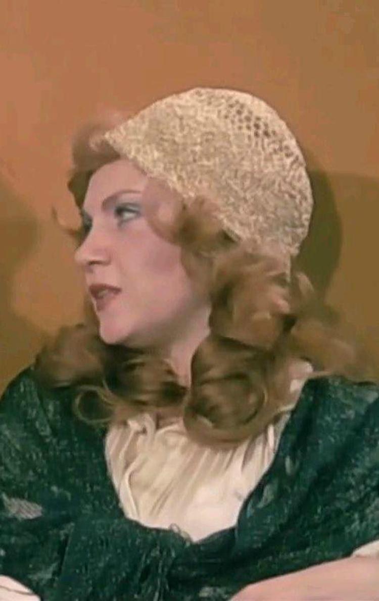 Hülya Avşar tuvalette giyinmişti