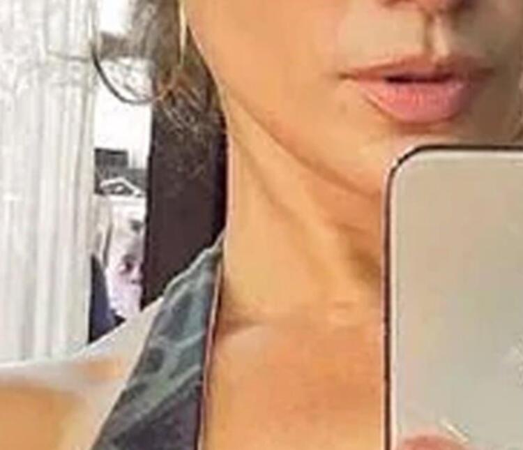 Jennifer Lopezin fotoğrafındaki detay korkuttu