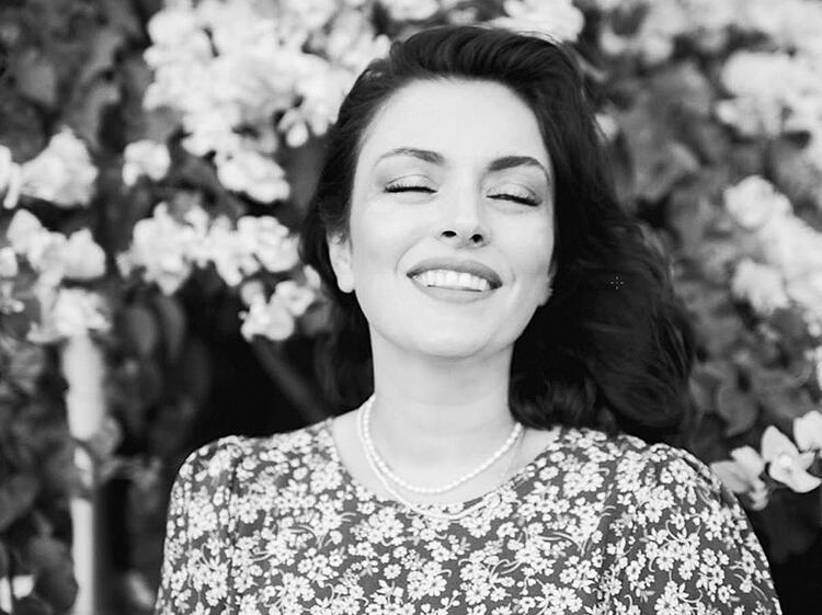 Ezgi Mola
