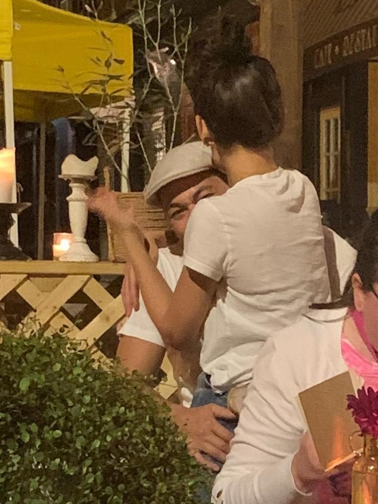 Katie Holmes, Emilio Vitolo ile kafede aşka geldi: Emilio Vitolo nişanlı çıktı