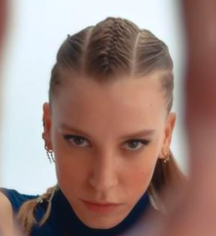 Stilini Benzet; 7 adımda Serenay Sarıkaya gibi giyinme rehberi