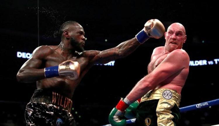 Anthony Joshua, Kubrat Pulevi nakavt ederek unvanlarını korudu