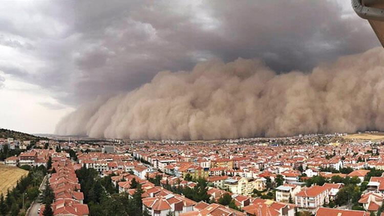 Ankara’da kum fırtınası meydana geldi