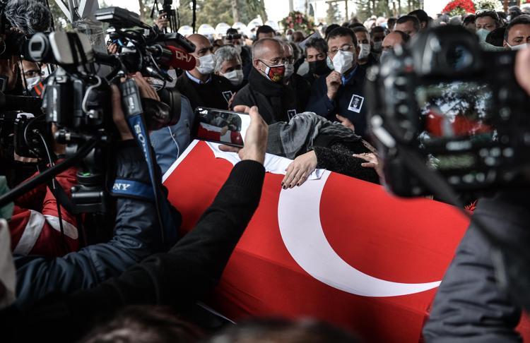 Rasim Öztekin’e veda: Usta oyuncu son yolculuğuna uğurlandı