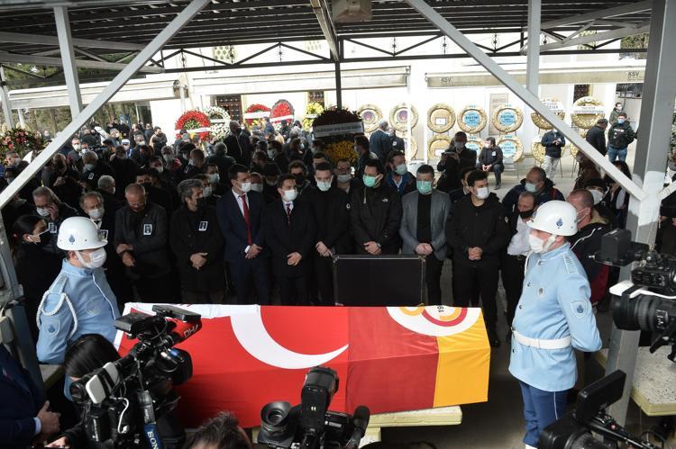 Rasim Öztekin’e veda: Usta oyuncu son yolculuğuna uğurlandı