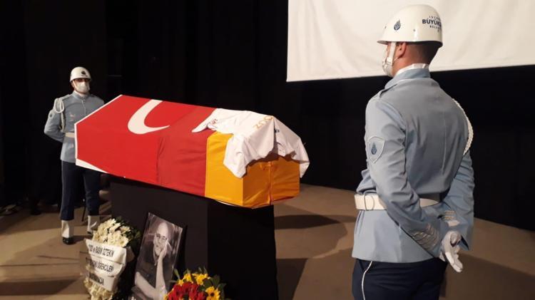 Rasim Öztekin’e veda: Usta oyuncu son yolculuğuna uğurlandı