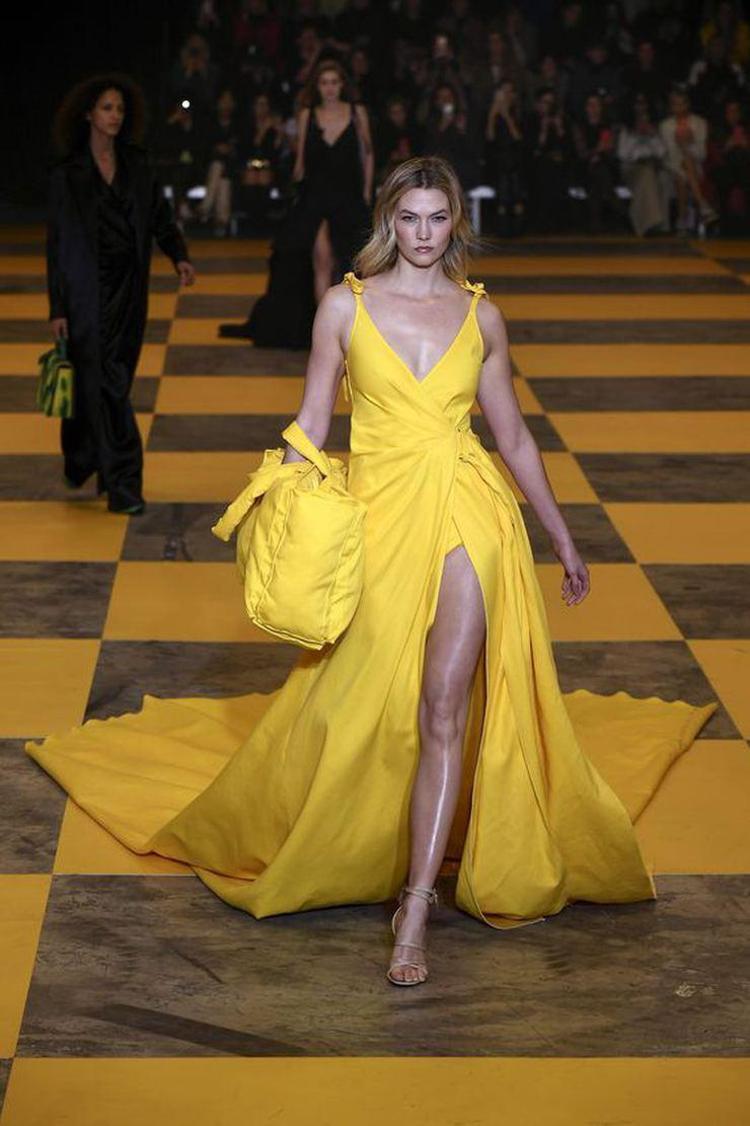 İstenmeyen gelin Karlie Kloss, anne oldu