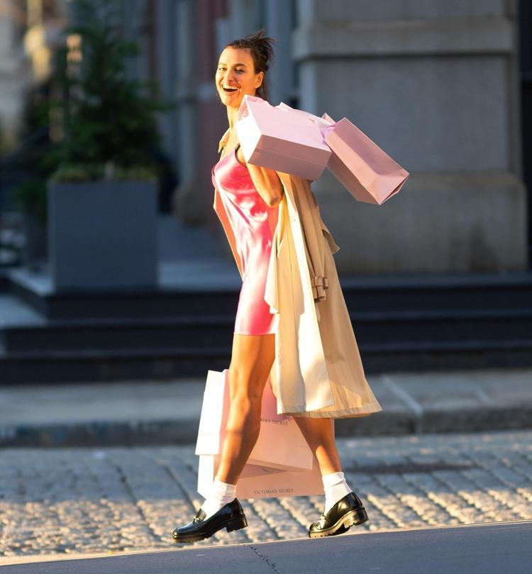 Irina Shayk New York sokaklarında çekimde
