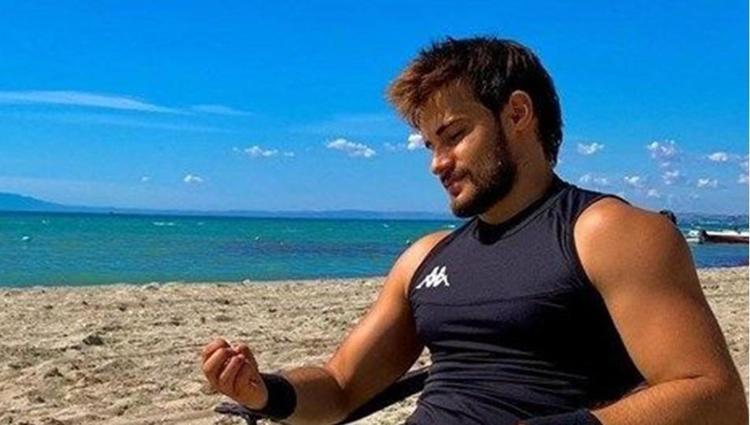 Survivor Batuhan Karacakayadan dikkat çeken açıklamalar Sevgili tribi yiyorum Vay efendim Ayşe ile nasıl anlaşırsın