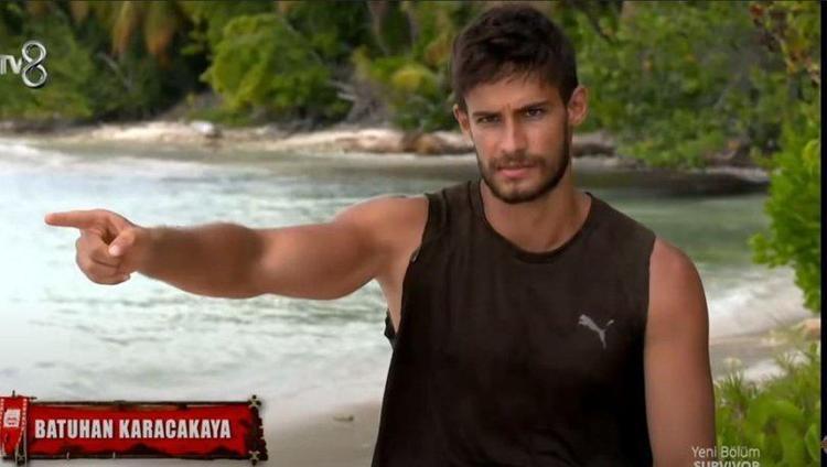 Survivor Batuhan Karacakayadan dikkat çeken açıklamalar Sevgili tribi yiyorum Vay efendim Ayşe ile nasıl anlaşırsın