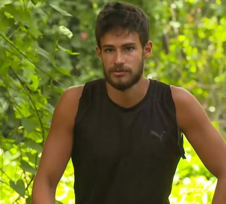 Survivor Batuhan Karacakayadan dikkat çeken açıklamalar Sevgili tribi yiyorum Vay efendim Ayşe ile nasıl anlaşırsın