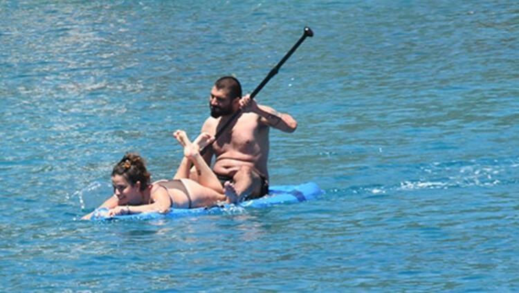 Demet Özdemir ve Oğuzhan Koçun tekne romantizmi...